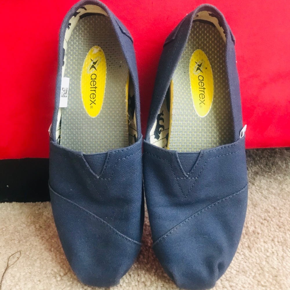 Navy toms with brand new insole